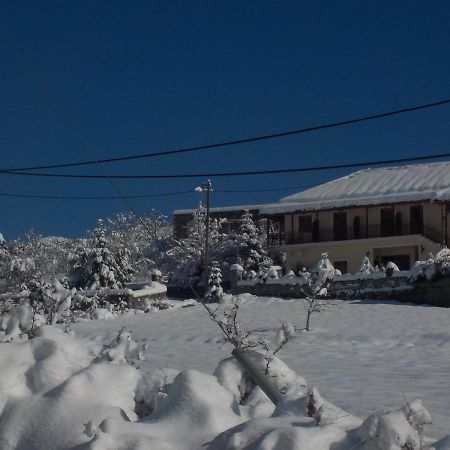 Enoikiazomena Petropoulos Aparthotel Ano Lousoi Exterior photo