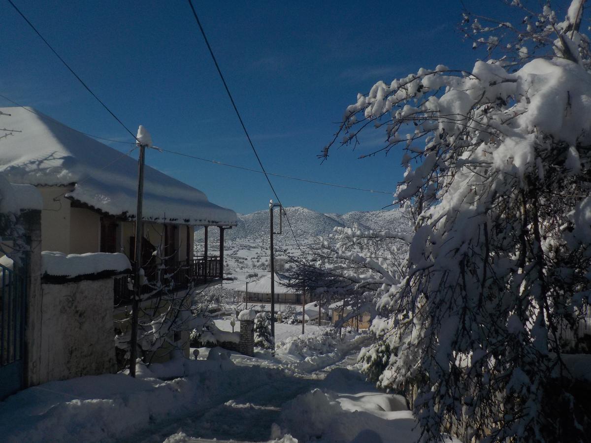 Enoikiazomena Petropoulos Aparthotel Ano Lousoi Exterior photo