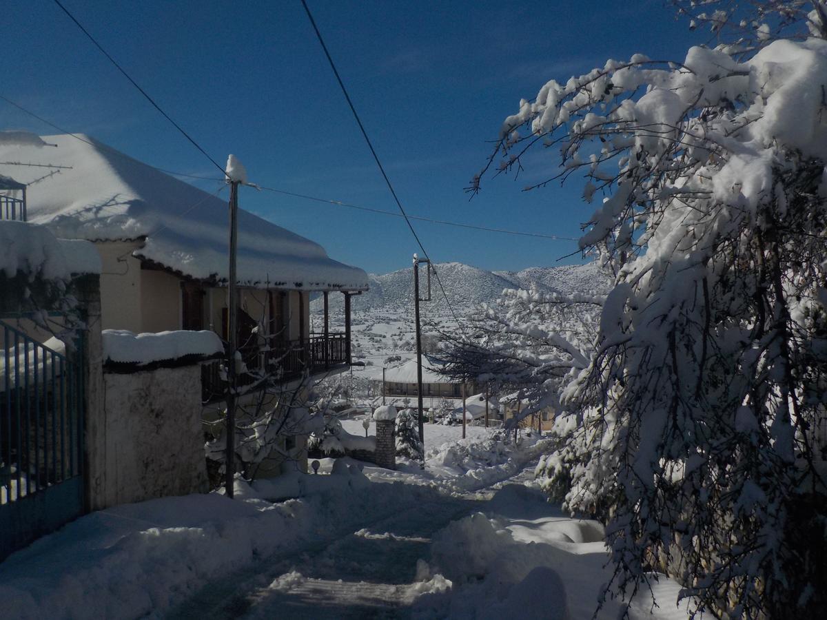 Enoikiazomena Petropoulos Aparthotel Ano Lousoi Exterior photo