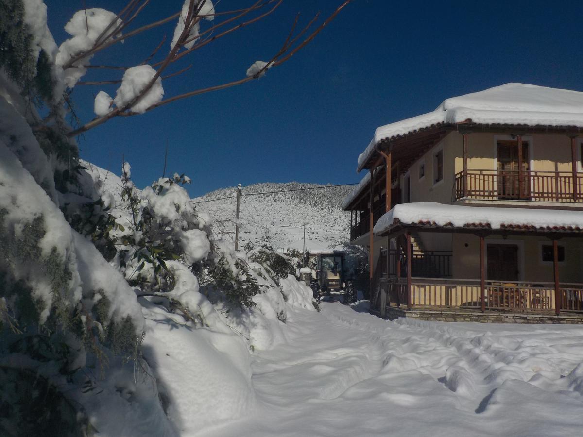 Enoikiazomena Petropoulos Aparthotel Ano Lousoi Exterior photo